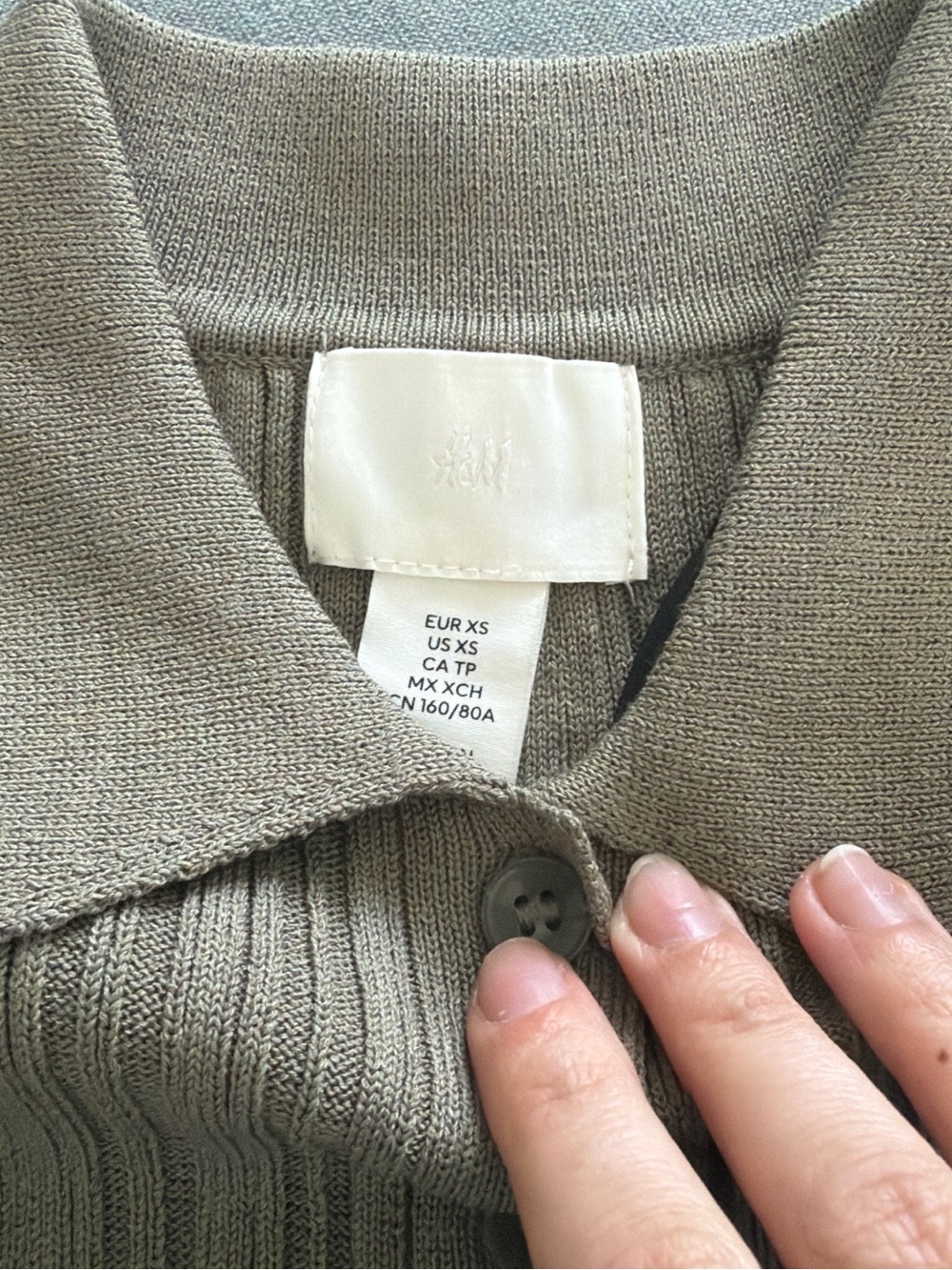 Ribbed Button-Front Collared Cardigan - Picture 2 of 3